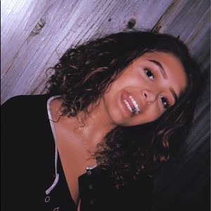 Meet your Posher, Elese